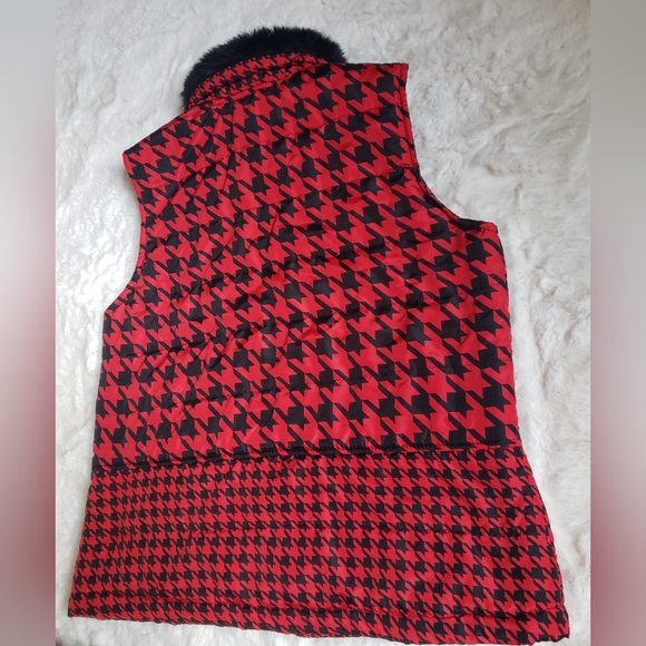 Casual Identity Puffer Vest - Red & Black Quilted Vest - Picture 6 of 9